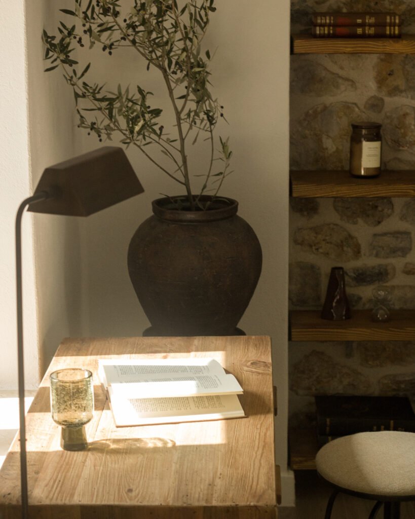 Residential,Expansion,New built Renovation,Interior Architecture,Architecture,Renovation Interior Architecture,Stone,wood,cottage,country style,πέτρα,λιθοδομή,ξύλο,ανακαίνιση,αποκατάσταση,πετρόχτιστο,παραδοσιακή αρχιτεκτονική,μοντέρνα κατοικία,Λακωνία,Skala Lakonia,ενιαία κατοικία,διπλός όγκος,σύνθεση Τ,country ύφος,φυσικά υλικά,ανακαίνιση κατοικίας,διαχρονικός σχεδιασμός,ξύλινη στέγη,επαναχρησιμοποίηση υλικών,λειτουργική οργάνωση,σχεδιασμός κατοικίας,προσανατολισμός κτιρίου,καθιστικό με island,συνδυασμός παλιού και νέου,πέτρινη κατασκευή,παραδοσιακά υλικά,interior design,stone house,vintage πλακάκια,κουζίνα με τουβλάκια,εμφανή ξύλα,ανακαίνιση με σεβασμό,T-HOUSE,House