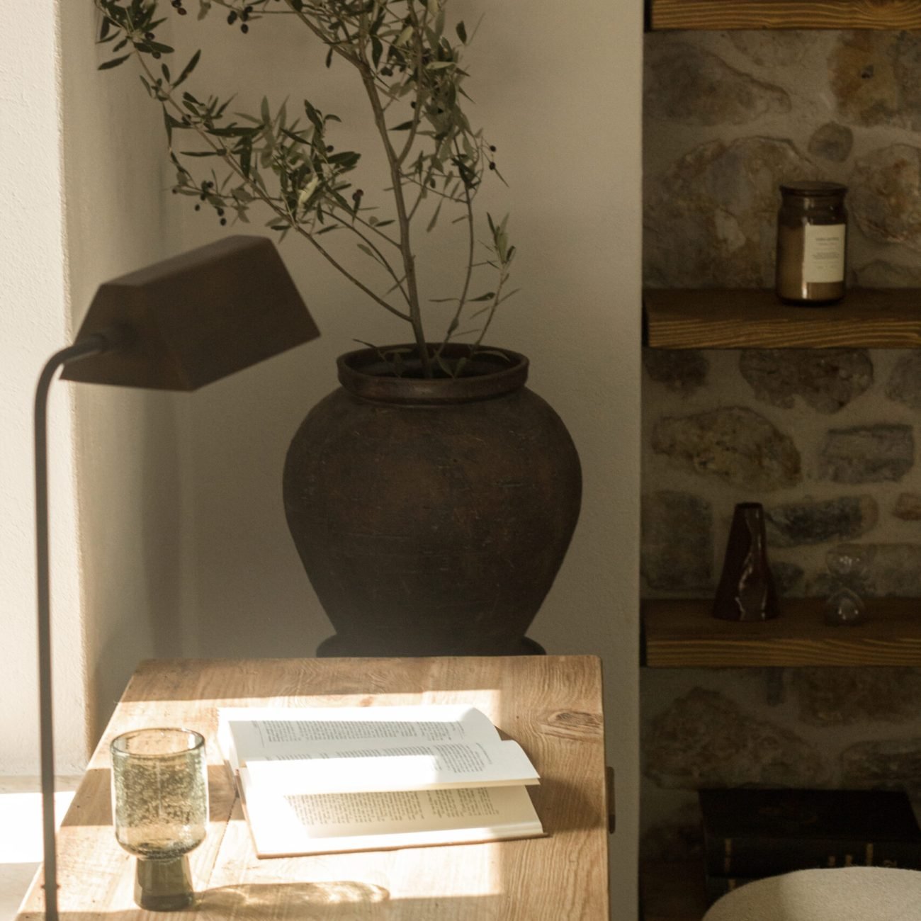 close up desk and decoration -architecture studio Maneo